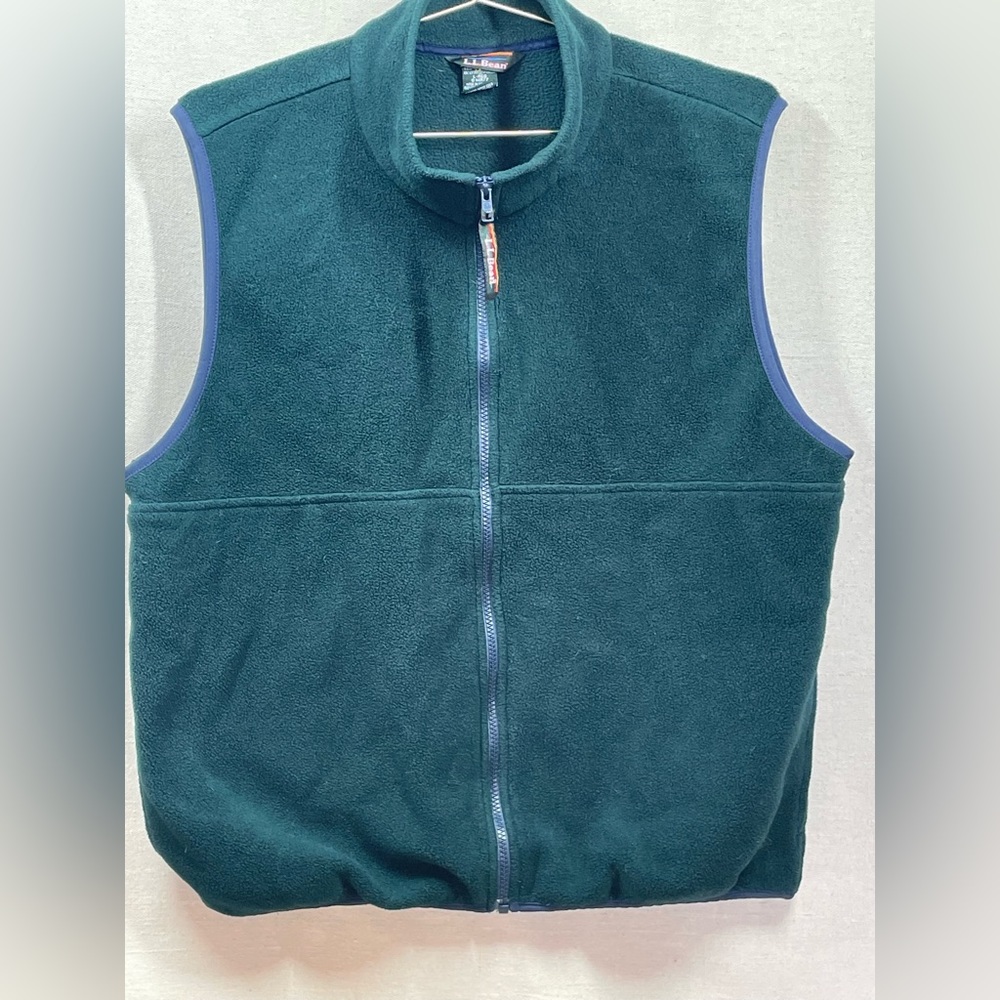 Vintage men’s LL Bean green fleece zip up vest jacket